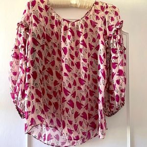 Silk blouse with open neckline and soft 3/4 sleeves by Diane bon Furstenburg.